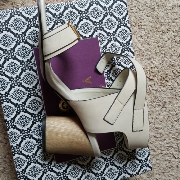 Ivory Sandals - Picture 3 of 5